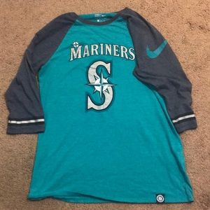 Cropped sleeve t-shirt